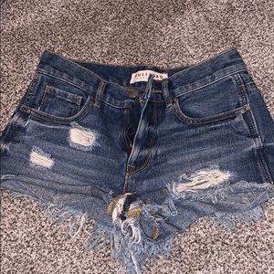 SUPER CUTE/FLATTERING Denim shorts